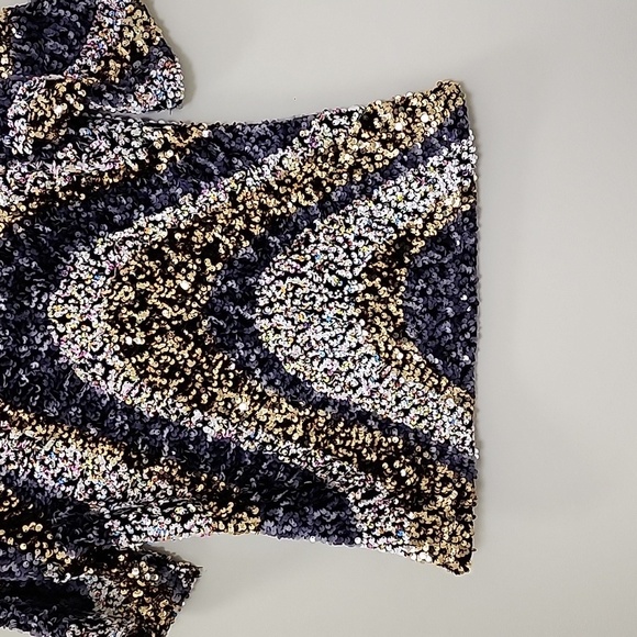 ANTHROPOLOGIE Sequin Top by Maeve/ Maribella Mock Neck design extra small - Picture 9 of 17